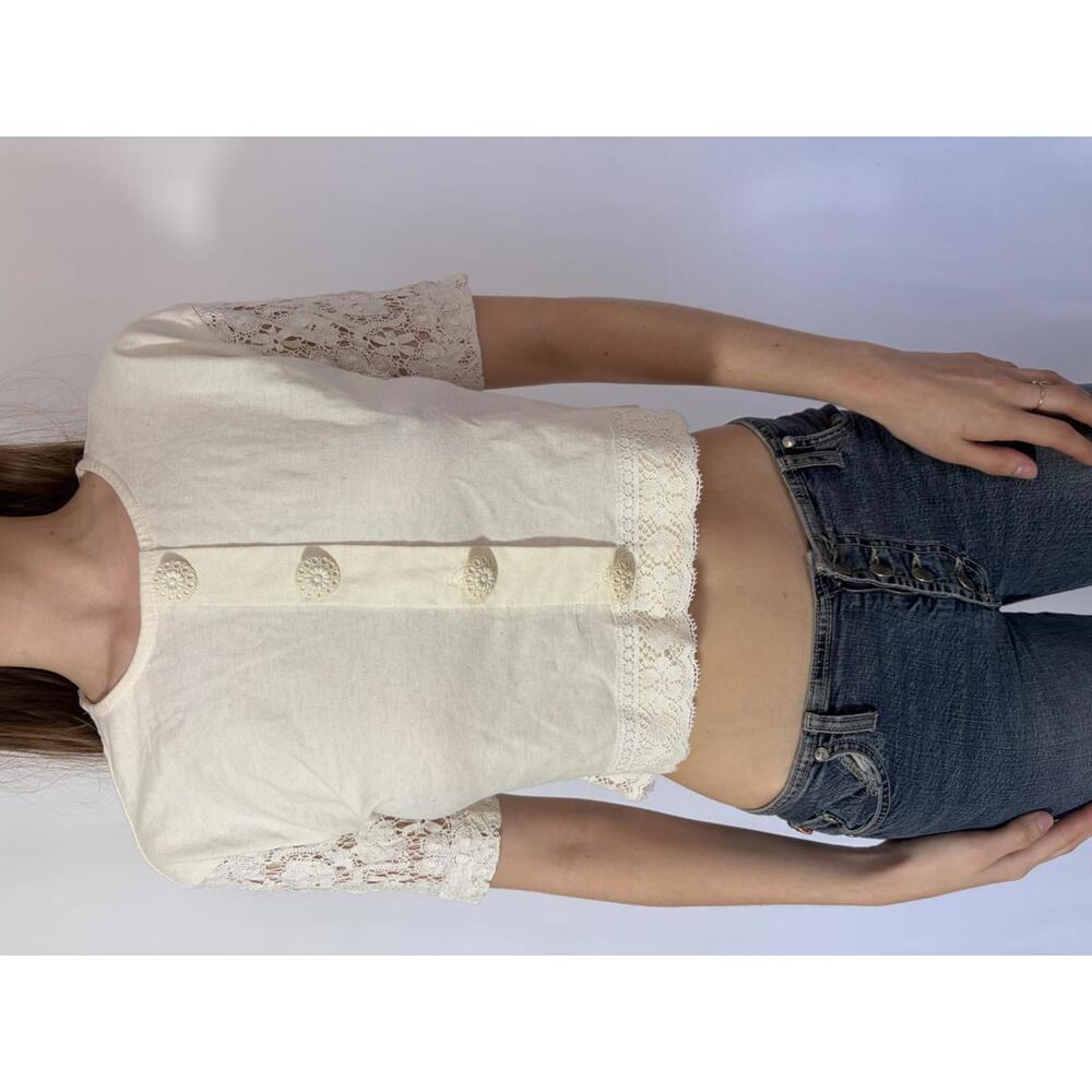 Vintage Lace Quarter Sleeve Button Cropped Blouse
